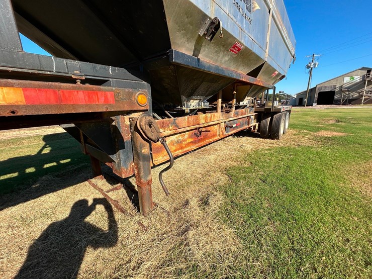 2011-magnolia-trailer-image-15