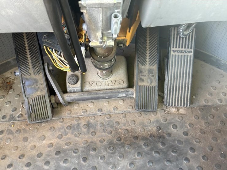 2007-volvo-l11oe-wheel-loader-image-22