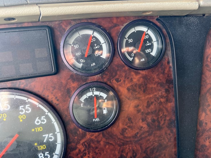 2006-freightliner-auger-truck-image-60