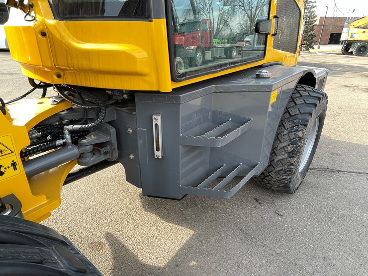 #114-•-new-magnum-3300p-telescoping-wheel-loader-image-21