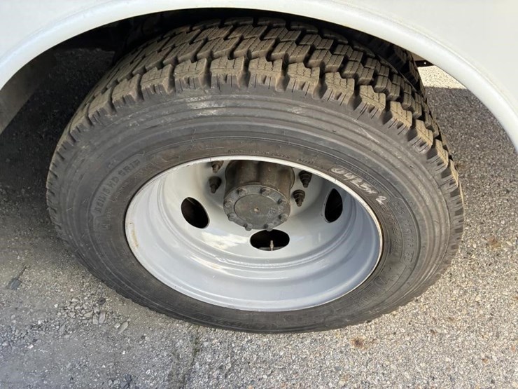 2011-ford-f550-image-8