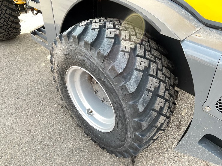 #114-•-new-magnum-3300p-telescoping-wheel-loader-image-26