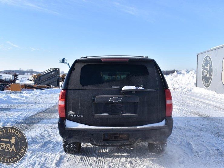 2013-chevrolet-tahoe-ls-image-6