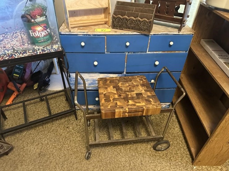 wooden-dressers-&-displays-image-4