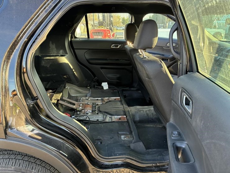 2018-ford-explorer-image-8