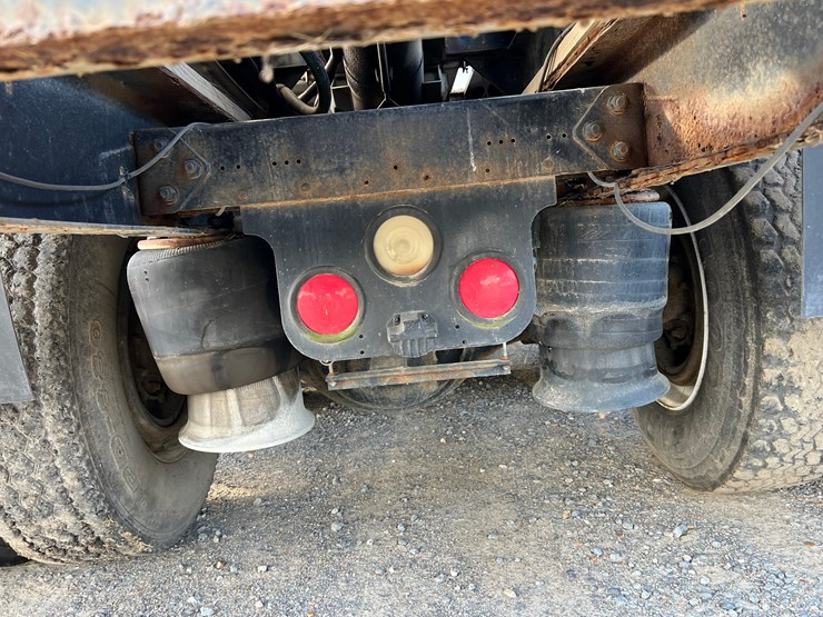 2006-freightliner-auger-truck-image-51