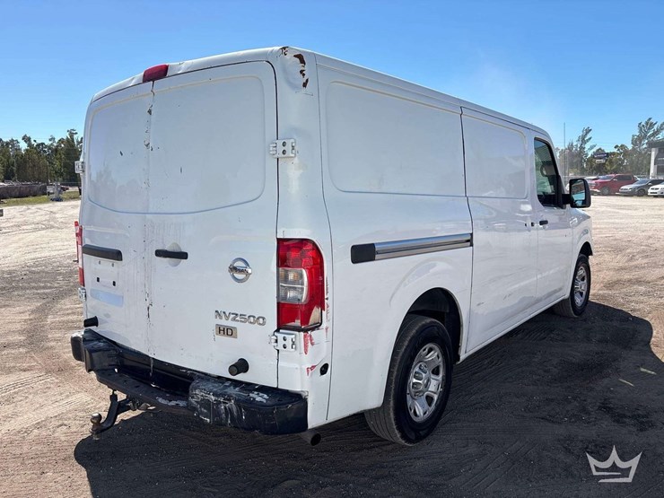 2016-nissan-nv2500-image-3