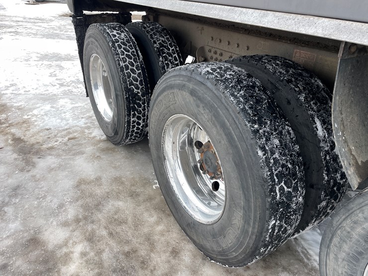 2018-kenworth-t880-image-15