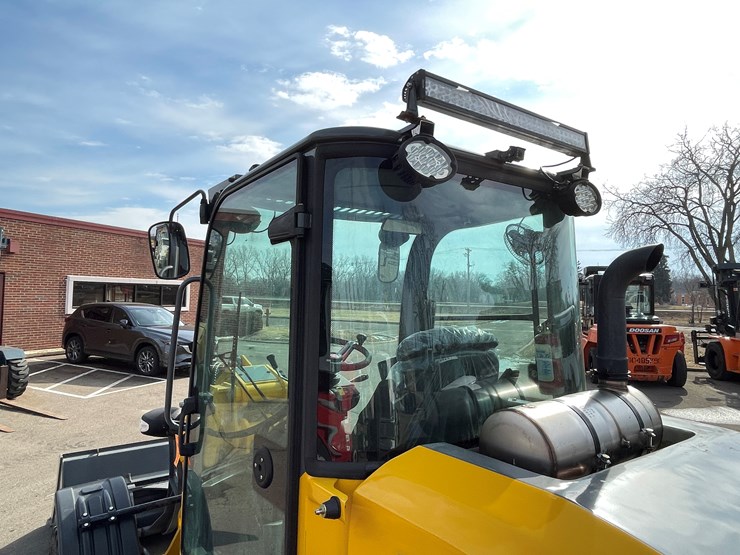 #114-•-new-magnum-3300p-telescoping-wheel-loader-image-24