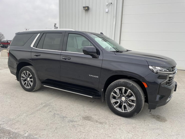 2023-chevrolet-tahoe-image-3