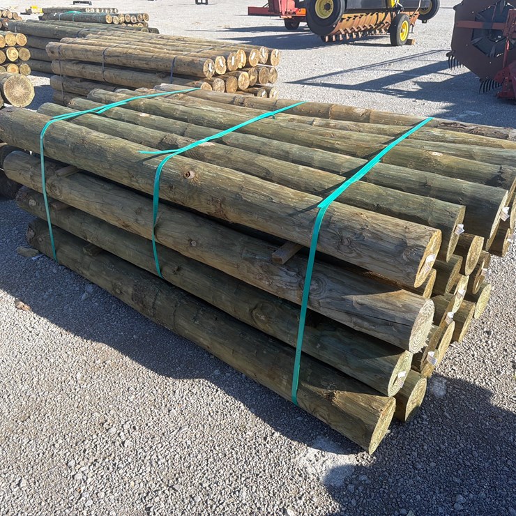 #23650 • BUNDLE OF (28) WOODEN POSTS