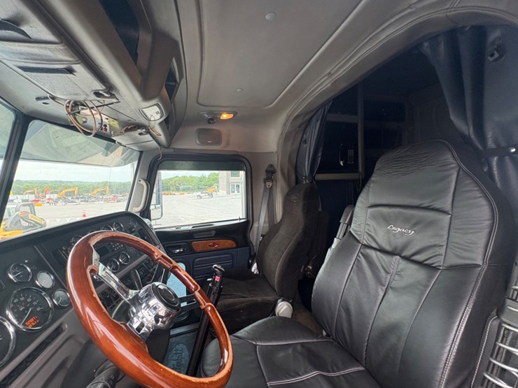 2011-peterbilt-386-image-14