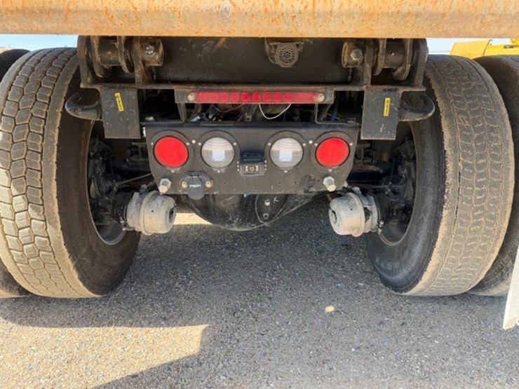 2024-kenworth-t880-image-9