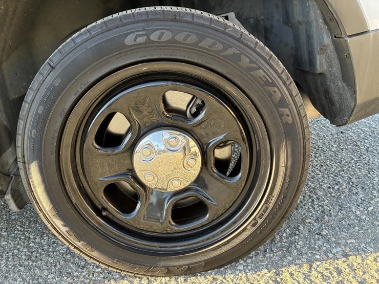 2016-ford-explorer-image-5