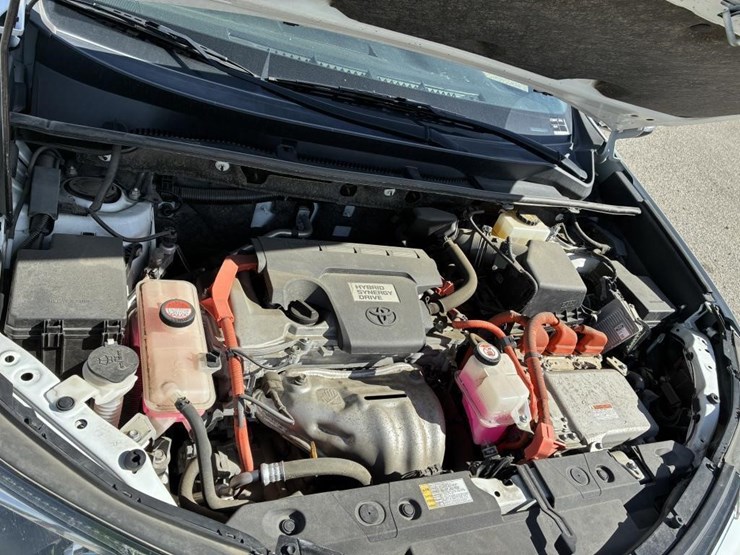 2016-toyota-rav4-image-7