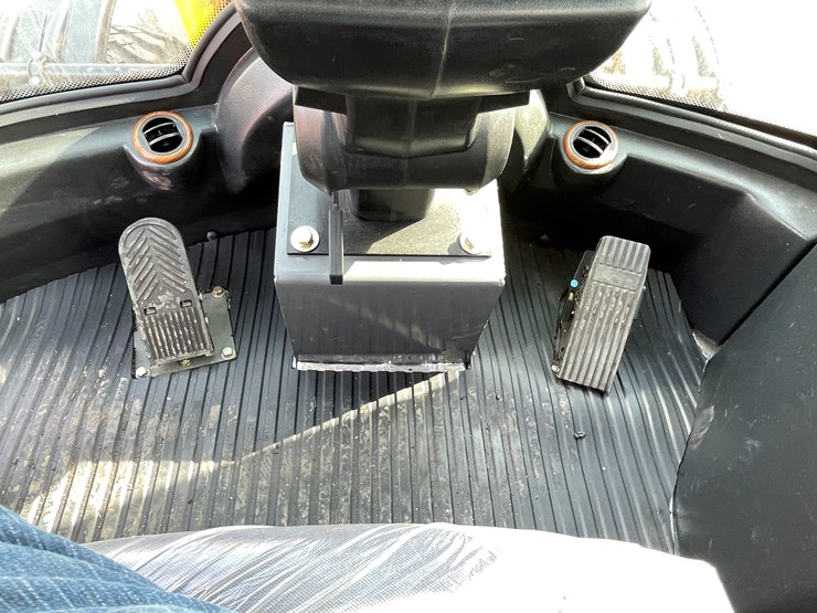 #114-•-new-magnum-3300p-telescoping-wheel-loader-image-59