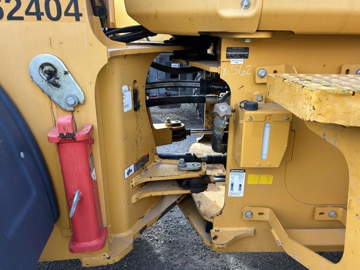 2019-deere-624l-image-11