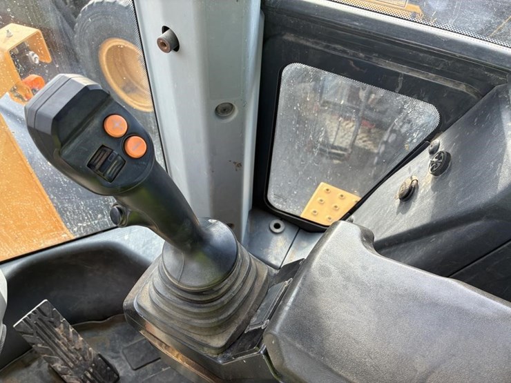 2019-deere-624l-image-16