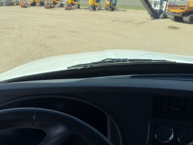 2024-kenworth-t880-image-54