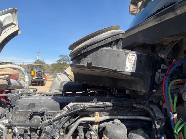 2024-kenworth-t880-image-65