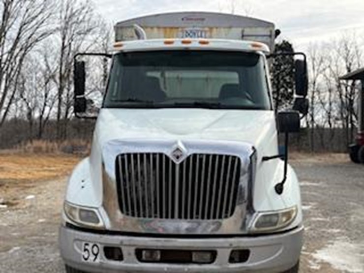 2004-international-8600-image-2