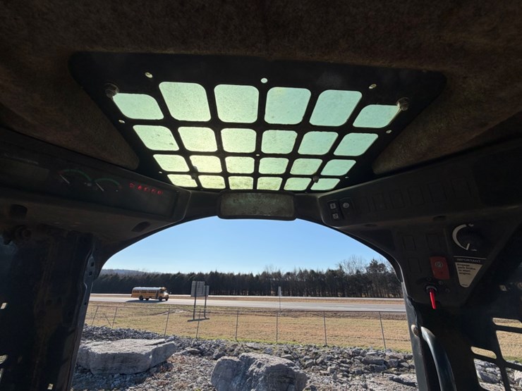 2016-deere-316gr-image-14