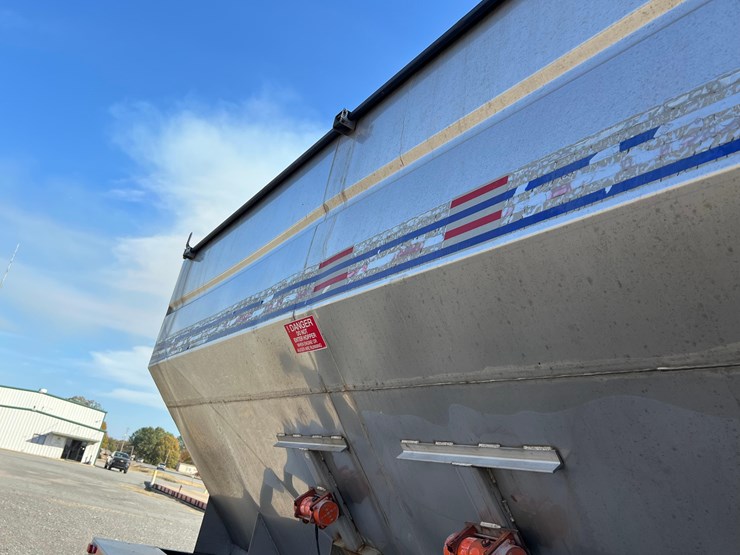 2006-freightliner-auger-truck-image-23