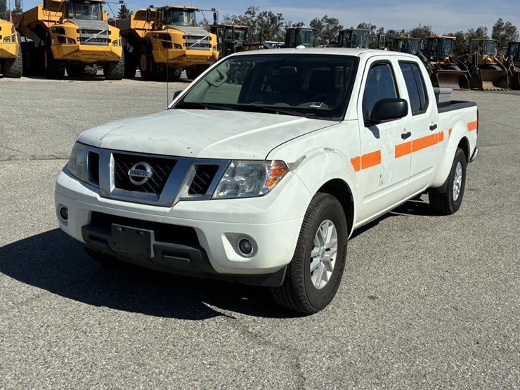 2018-nissan-frontier-sv-image-1