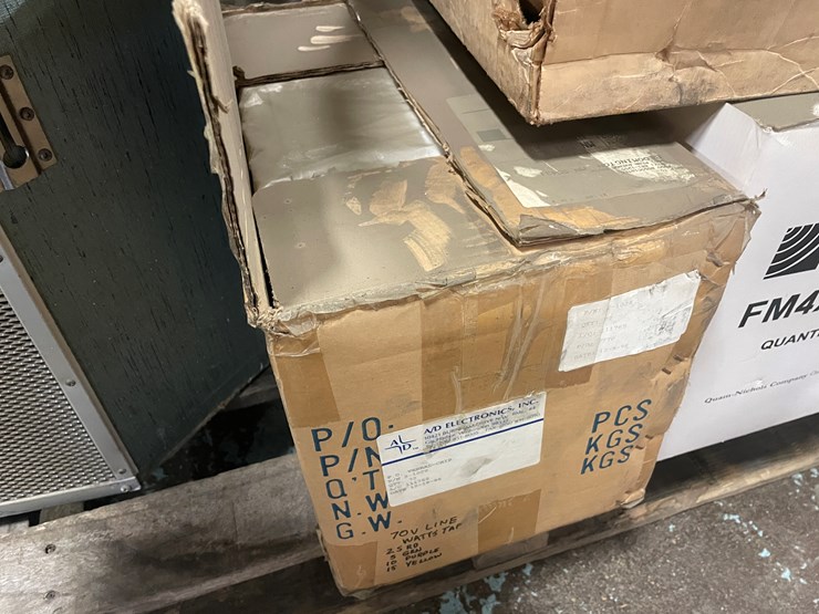 #7661-•-assorted-shop-speakers-image-15