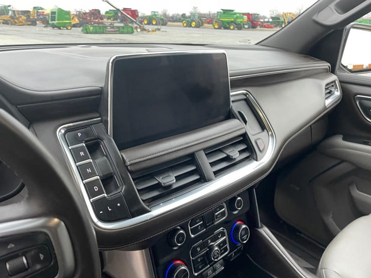 2023-chevrolet-tahoe-image-50