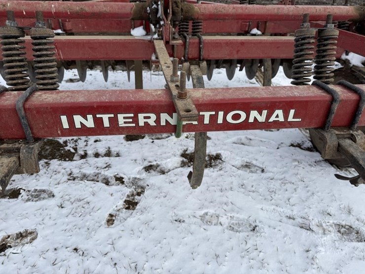 international-10-image-3