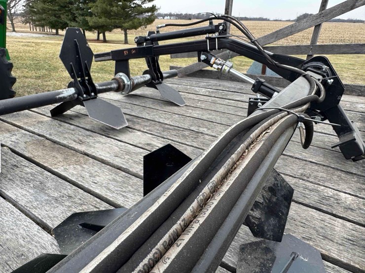 2023-hawken-corn-reel,-hydraulic-fore/aft-&-raise/lower,-only-used-on-100-acres-image-8