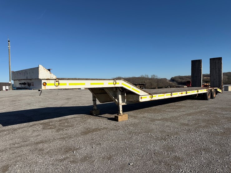 #30964-•-2004-ferree-lt-35t-tandem-axle-lowboy-trailer-image-1
