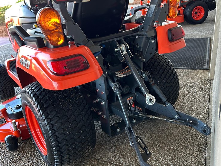 2023-white-251-image-7