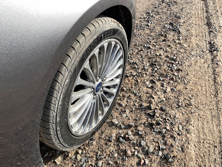 #1522-•-2014-ford-fusion-(has-mn-title)-image-12