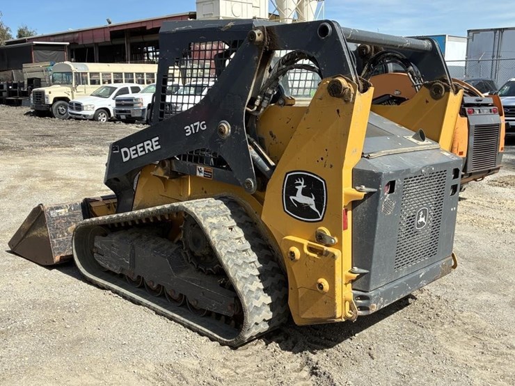 2021-deere-317g-image-4