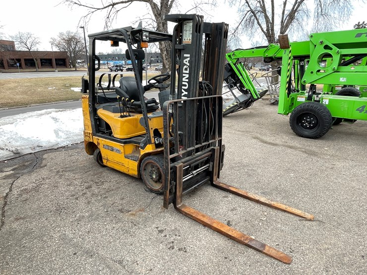 2019-hyundai-25lc-7a-image-3