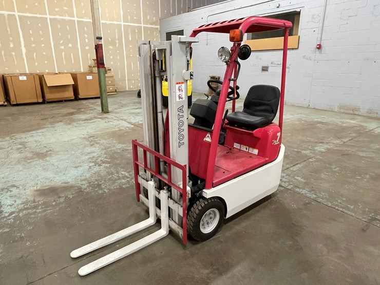 #183-•-toyota-7-runner-electric-forklift-image-1