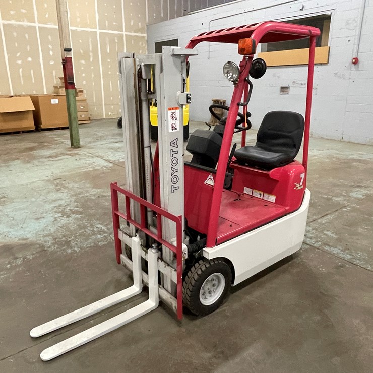 #183 • Toyota 7 Runner Electric Forklift