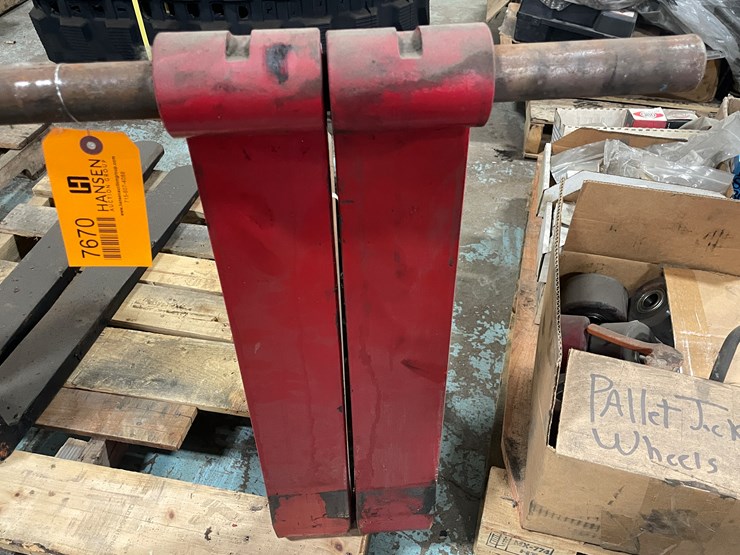 #7670-•-set-of-forklift-pallet-forks-image-5