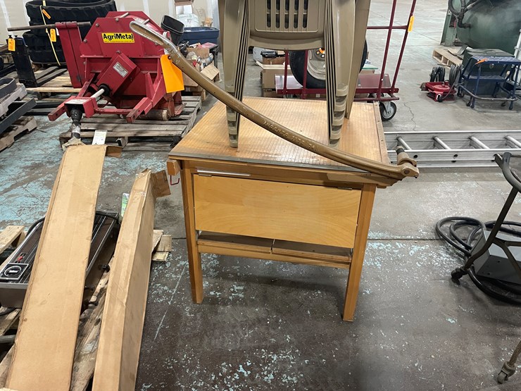 #7662-•-large-vintage-ingento-paper-cutter-on-stand-image-3