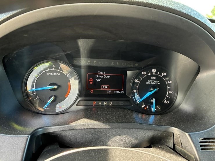 2018-ford-explorer-image-16