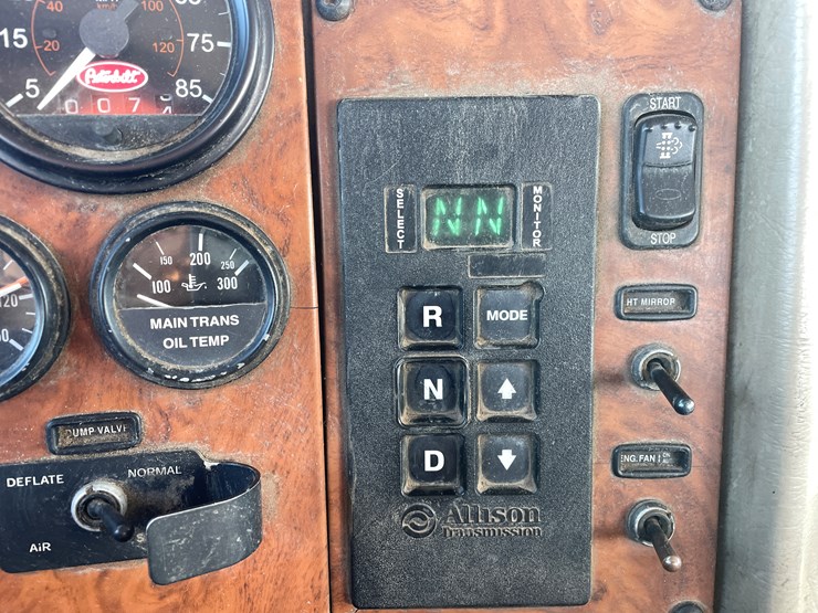 #1459-•-2008-peterbilt-pb335-hook-truck-(has-mn-title)-image-37