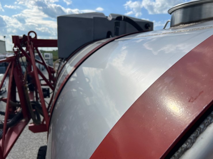 case-610-sprayer-system-2000-gallons-image-81