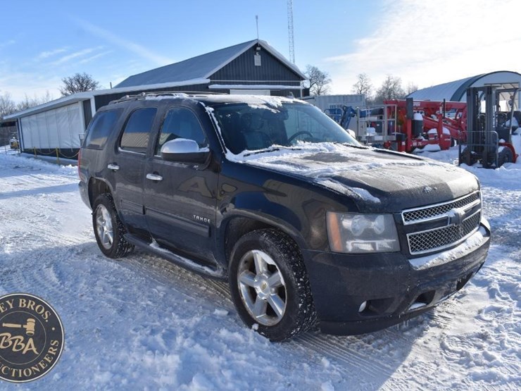 2013-chevrolet-tahoe-ls-image-13