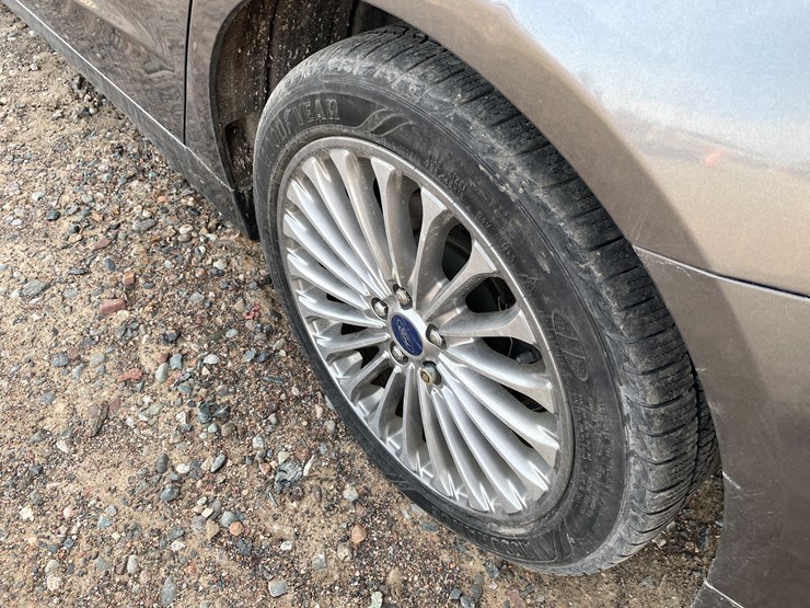 #1522-•-2014-ford-fusion-(has-mn-title)-image-10