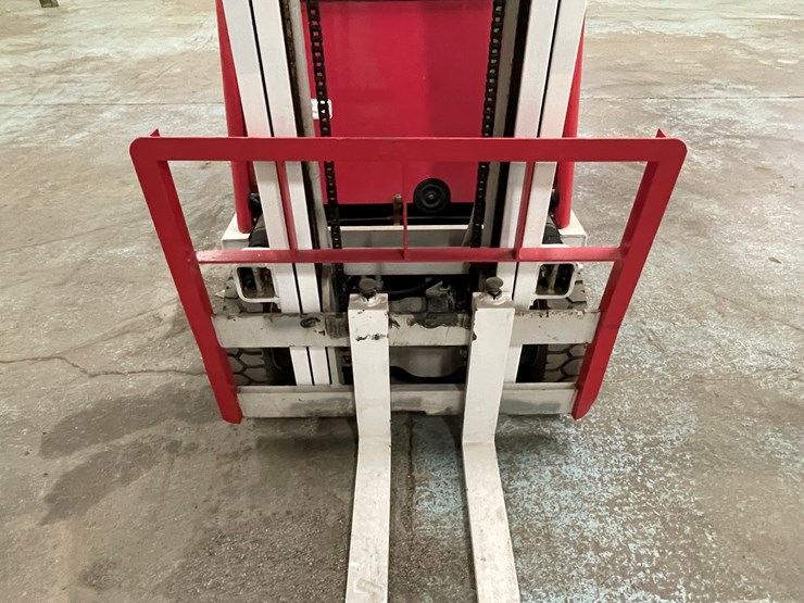 #185-•-toyota-7-runner-electric-forklift-image-11