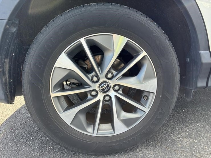 2016-toyota-rav4-image-5