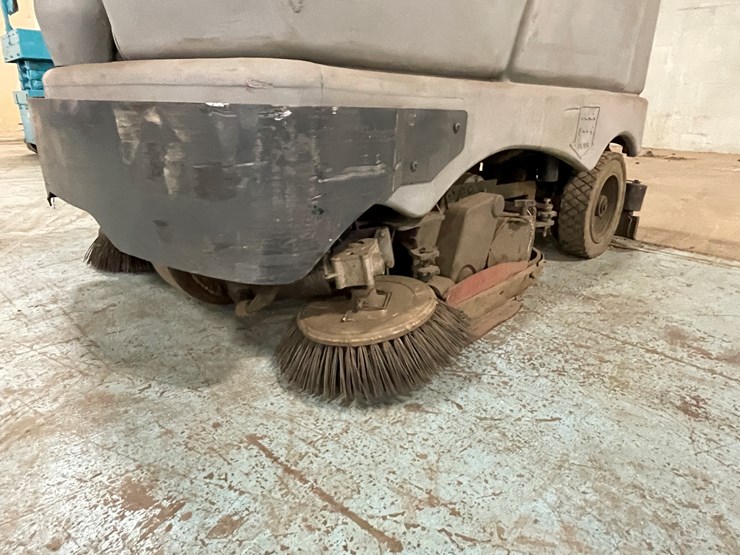 #193-•-advance-condor-axp-electric-floor-scrubber-image-10