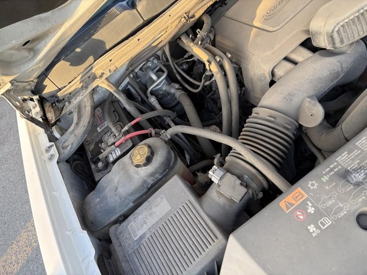 2013-chevrolet-2500-image-21